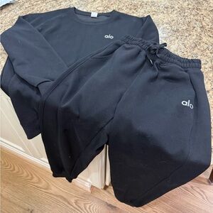 Alo Black Sweatshirt and Joggers Set